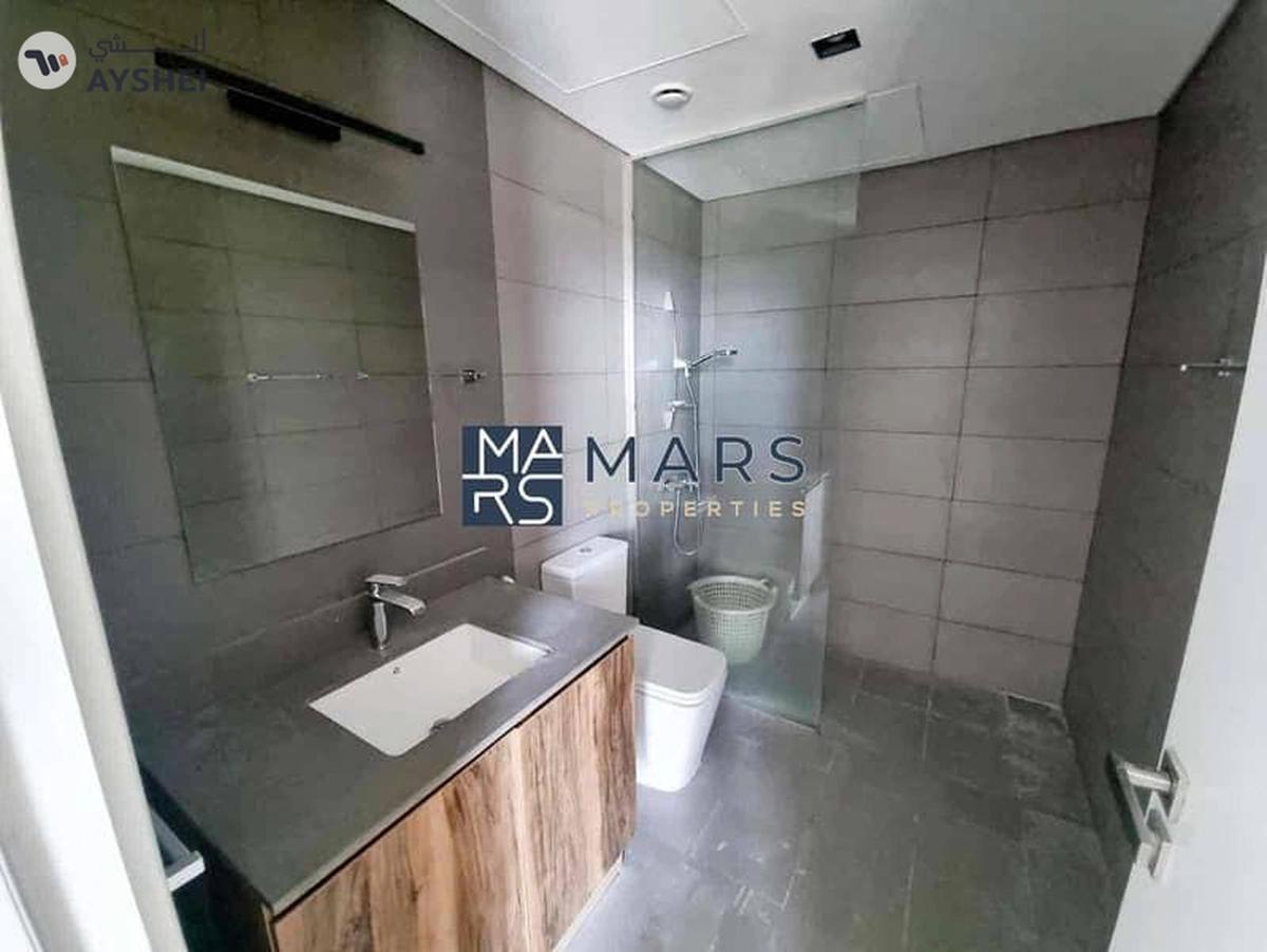 Prime Location | vacant | Ready to Move-9-9