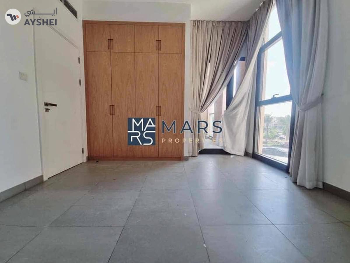 Prime Location | vacant | Ready to Move-7-7