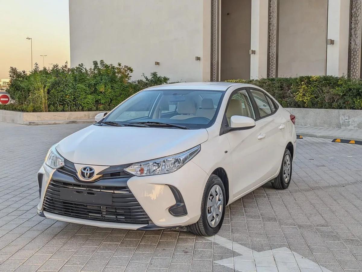 Toyota Yaris E 2021 - GCC Specs - Premium Condition Low KM Perfrct Family.Sedan-0-0