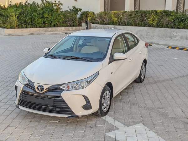 Toyota Yaris E 2021 - GCC Specs - Premium Condition Low KM Perfrct Family.Sedan