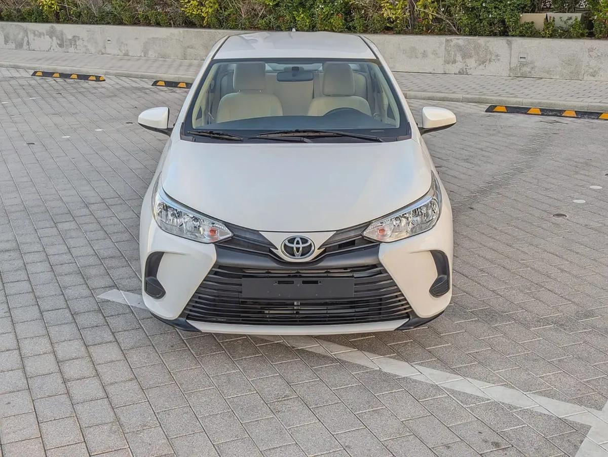 Toyota Yaris E 2021 - GCC Specs - Premium Condition Low KM Perfrct Family.Sedan-4-4