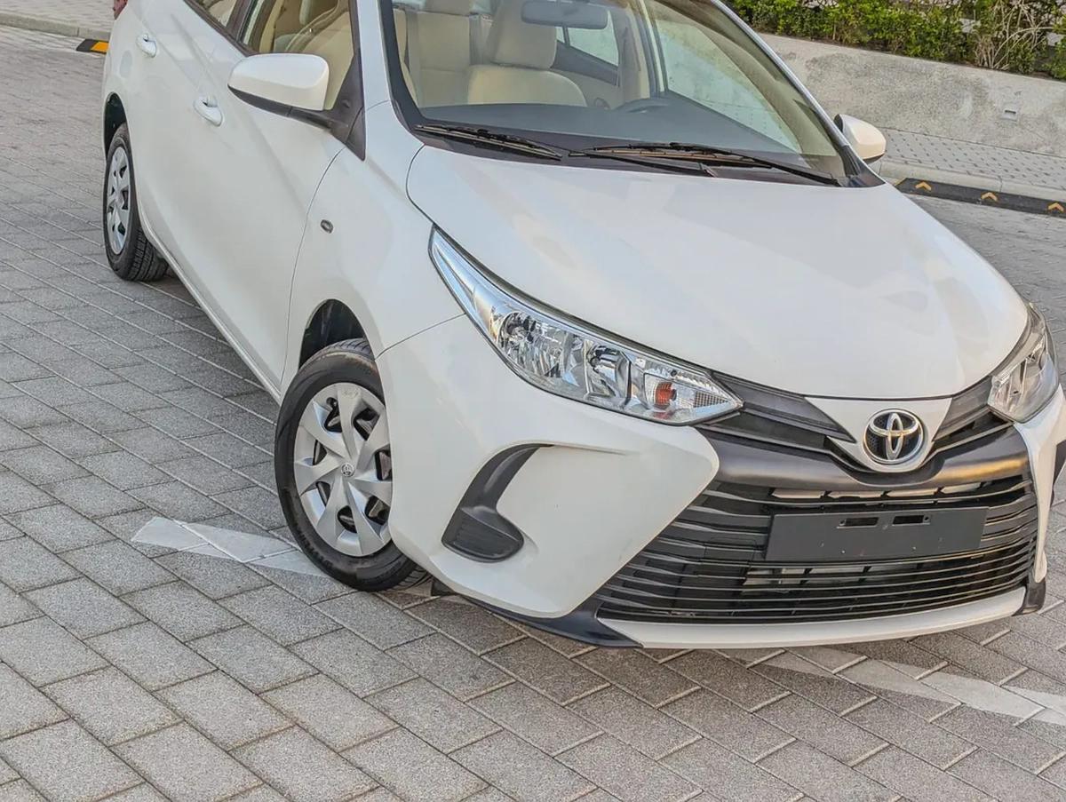 Toyota Yaris E 2021 - GCC Specs - Premium Condition Low KM Perfrct Family.Sedan-5-5