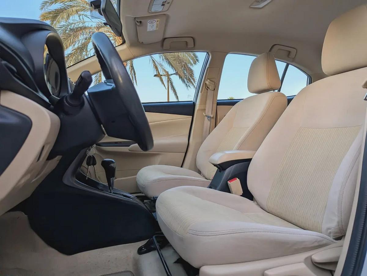 Toyota Yaris E 2021 - GCC Specs - Premium Condition Low KM Perfrct Family.Sedan-6-6