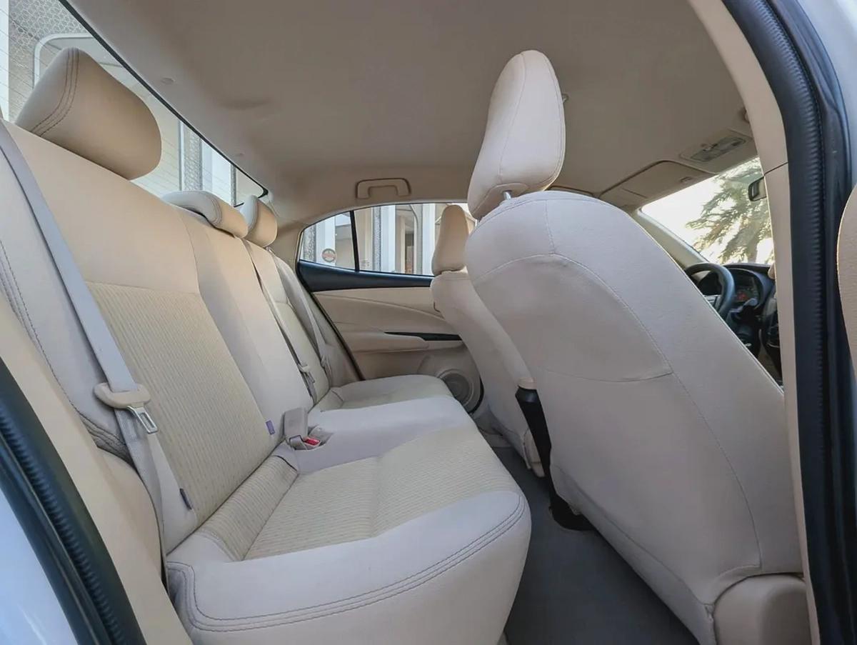 Toyota Yaris E 2021 - GCC Specs - Premium Condition Low KM Perfrct Family.Sedan-8-8