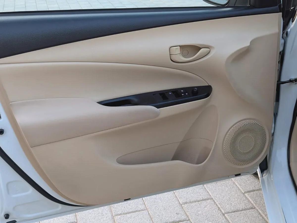 Toyota Yaris E 2021 - GCC Specs - Premium Condition Low KM Perfrct Family.Sedan-12-12