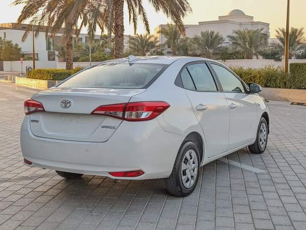 Toyota Yaris E 2021 - GCC Specs - Premium Condition Low KM Perfrct Family.Sedan