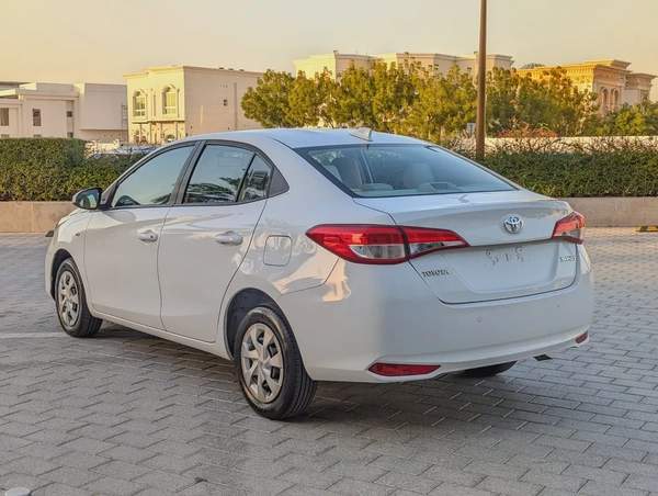 Toyota Yaris E 2021 - GCC Specs - Premium Condition Low KM Perfrct Family.Sedan
