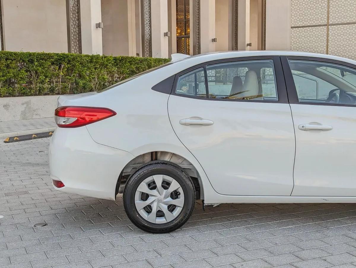 Toyota Yaris E 2021 - GCC Specs - Premium Condition Low KM Perfrct Family.Sedan-17-17