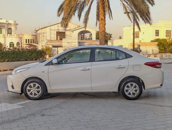 Toyota Yaris E 2021 - GCC Specs - Premium Condition Low KM Perfrct Family.Sedan