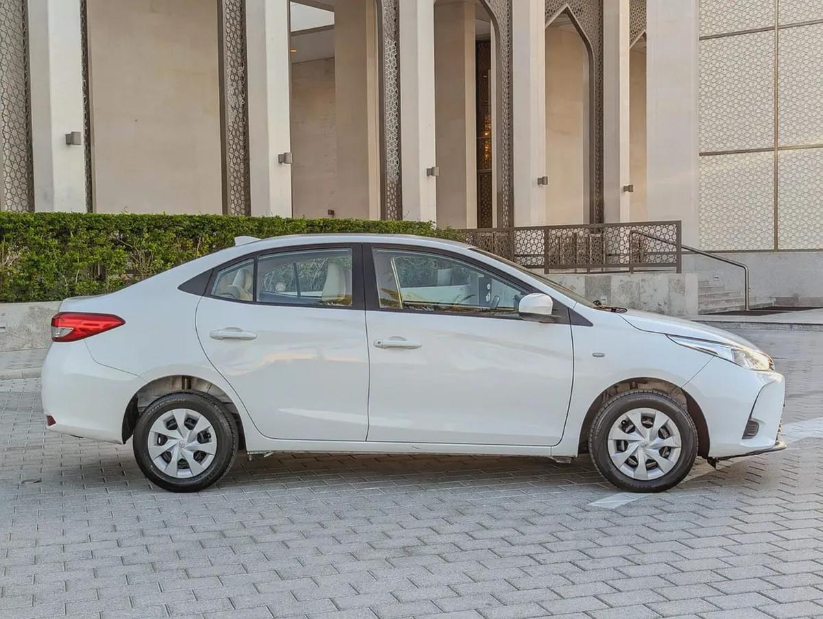 Toyota Yaris E 2021 - GCC Specs - Premium Condition Low KM Perfrct Family.Sedan-19-19