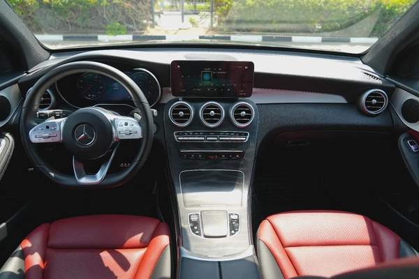 Mercedes-Benz GLC 300 4MATIC 2020 - American Specs