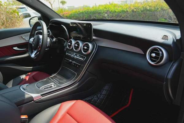 Mercedes-Benz GLC 300 4MATIC 2020 - American Specs