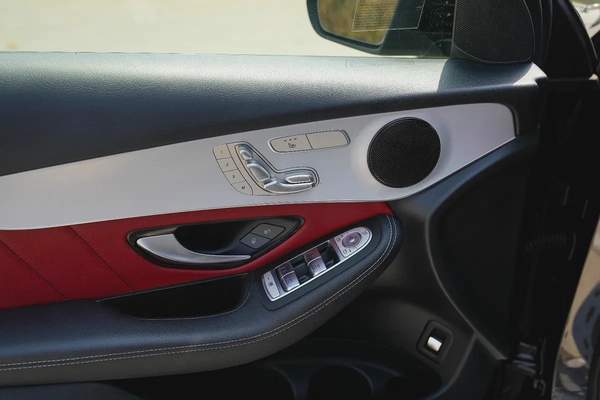 Mercedes-Benz GLC 300 4MATIC 2020 - American Specs