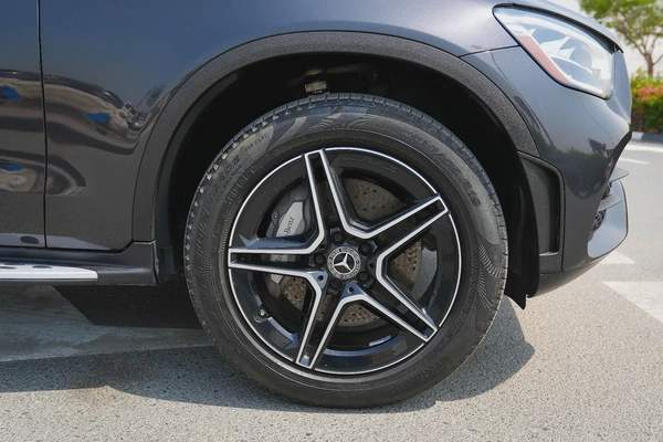 Mercedes-Benz GLC 300 4MATIC 2020 - American Specs