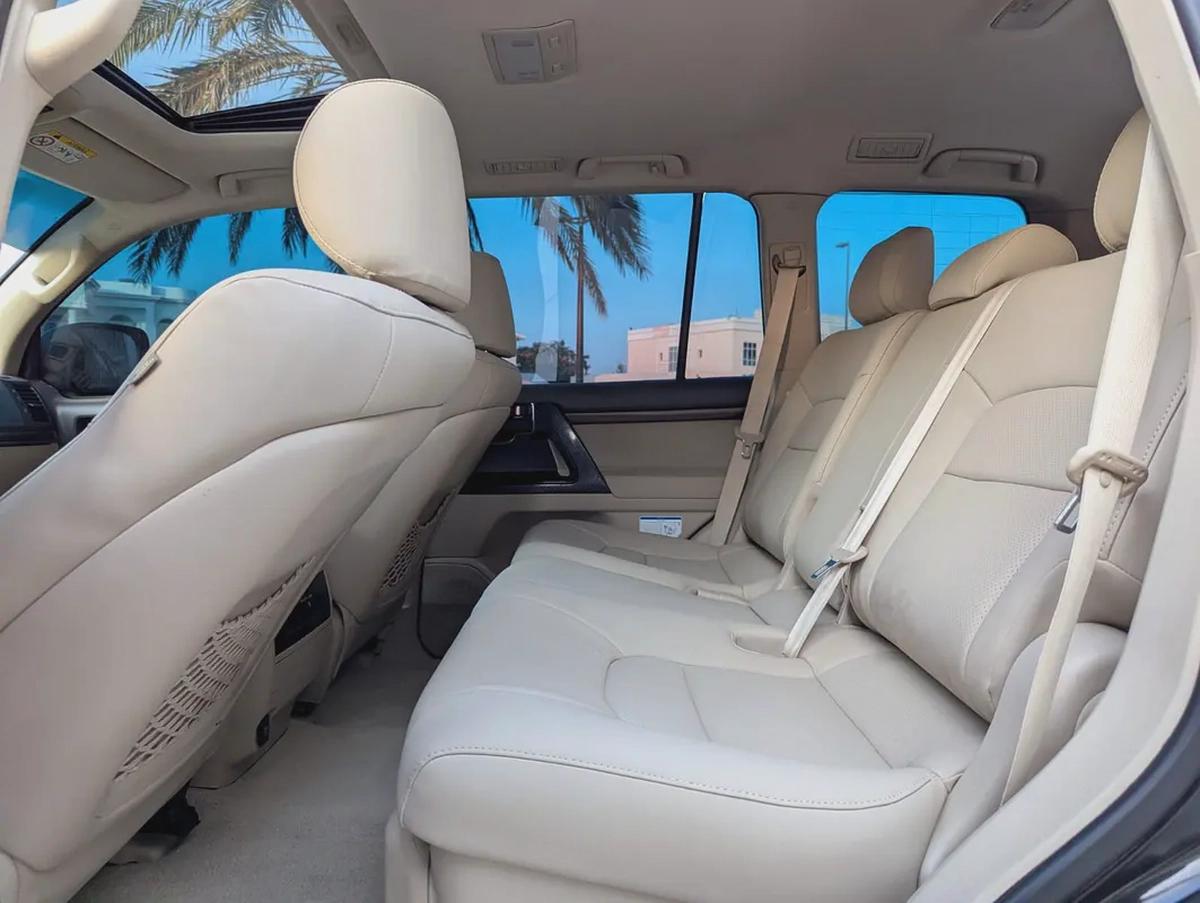 TOYOTA LAND CRUISER 2020 GXR V8 GCC IN EXCELLENT CONDITION-5-5