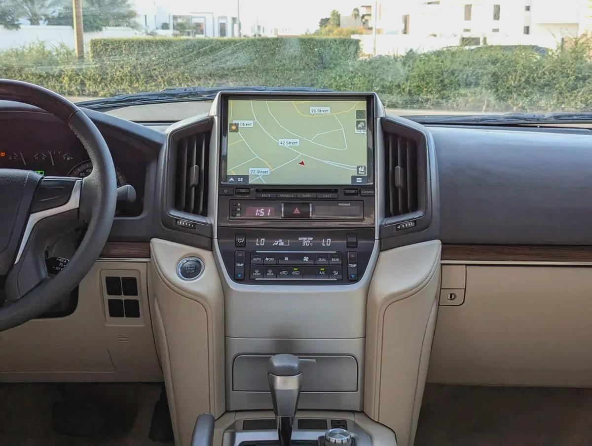 TOYOTA LAND CRUISER 2020 GXR V8 GCC IN EXCELLENT CONDITION-6-6