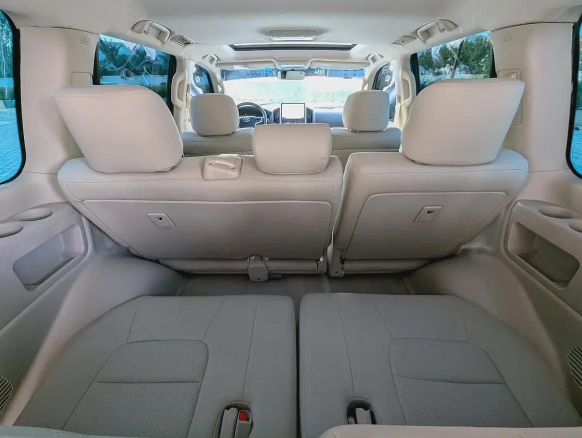 TOYOTA LAND CRUISER 2020 GXR V8 GCC IN EXCELLENT CONDITION-7-7