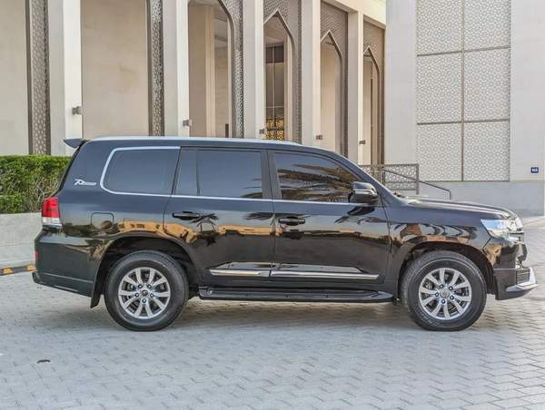 TOYOTA LAND CRUISER 2020 GXR V8 GCC IN EXCELLENT CONDITION