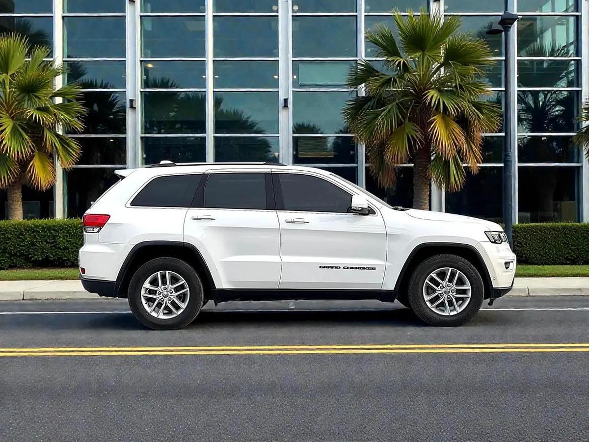 2017 Jeep Grand Cherokee Exclusive - GCC Specs | Original paint-1-1