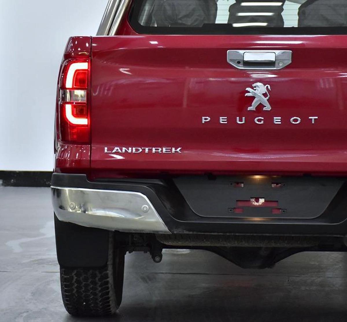 Peugeot Landtrek 4WD ( 2023 Model ) in Red Color GCC Specs-13-13