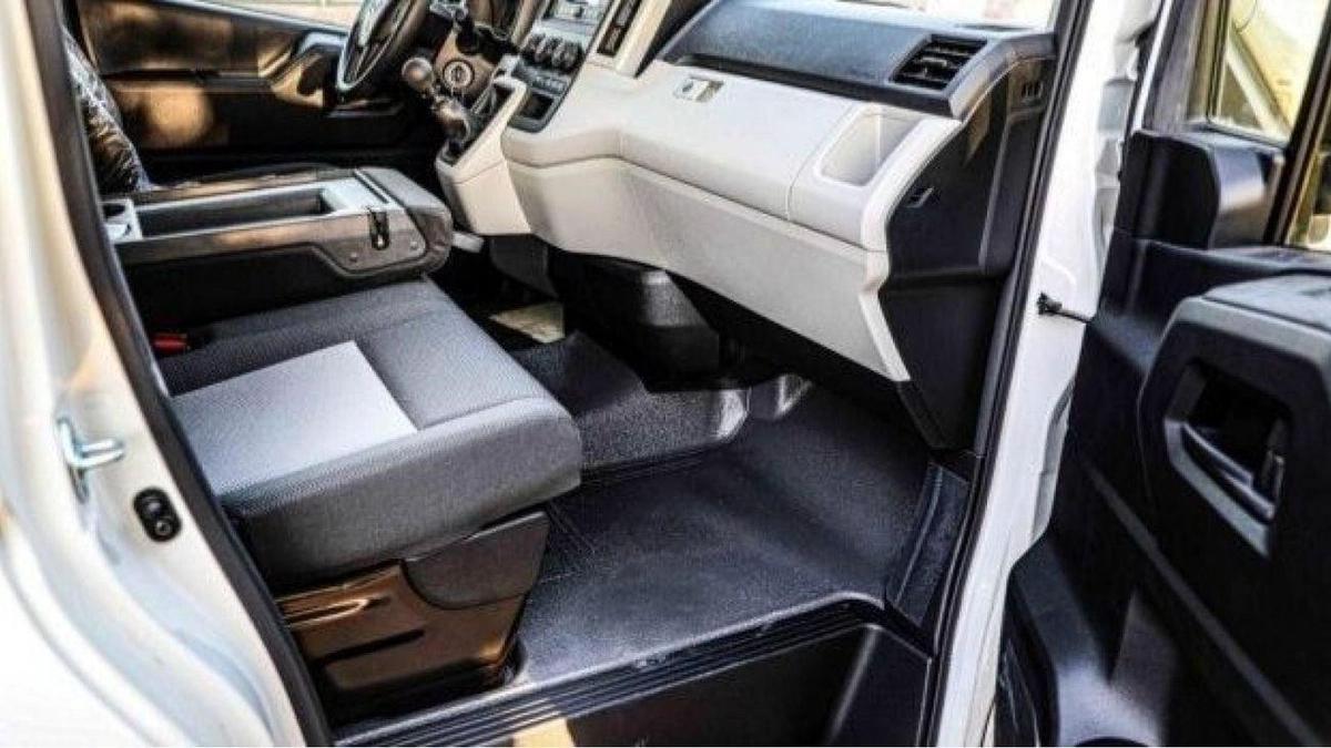 Toyota Hiace-9-9