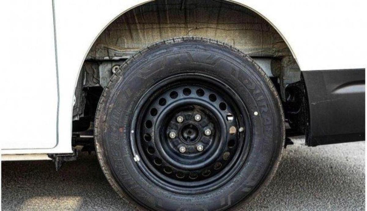 Toyota Hiace-11-11