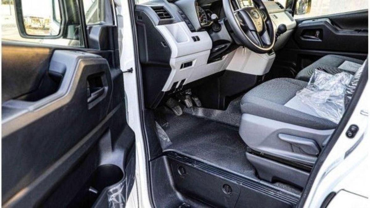 Toyota Hiace-12-12