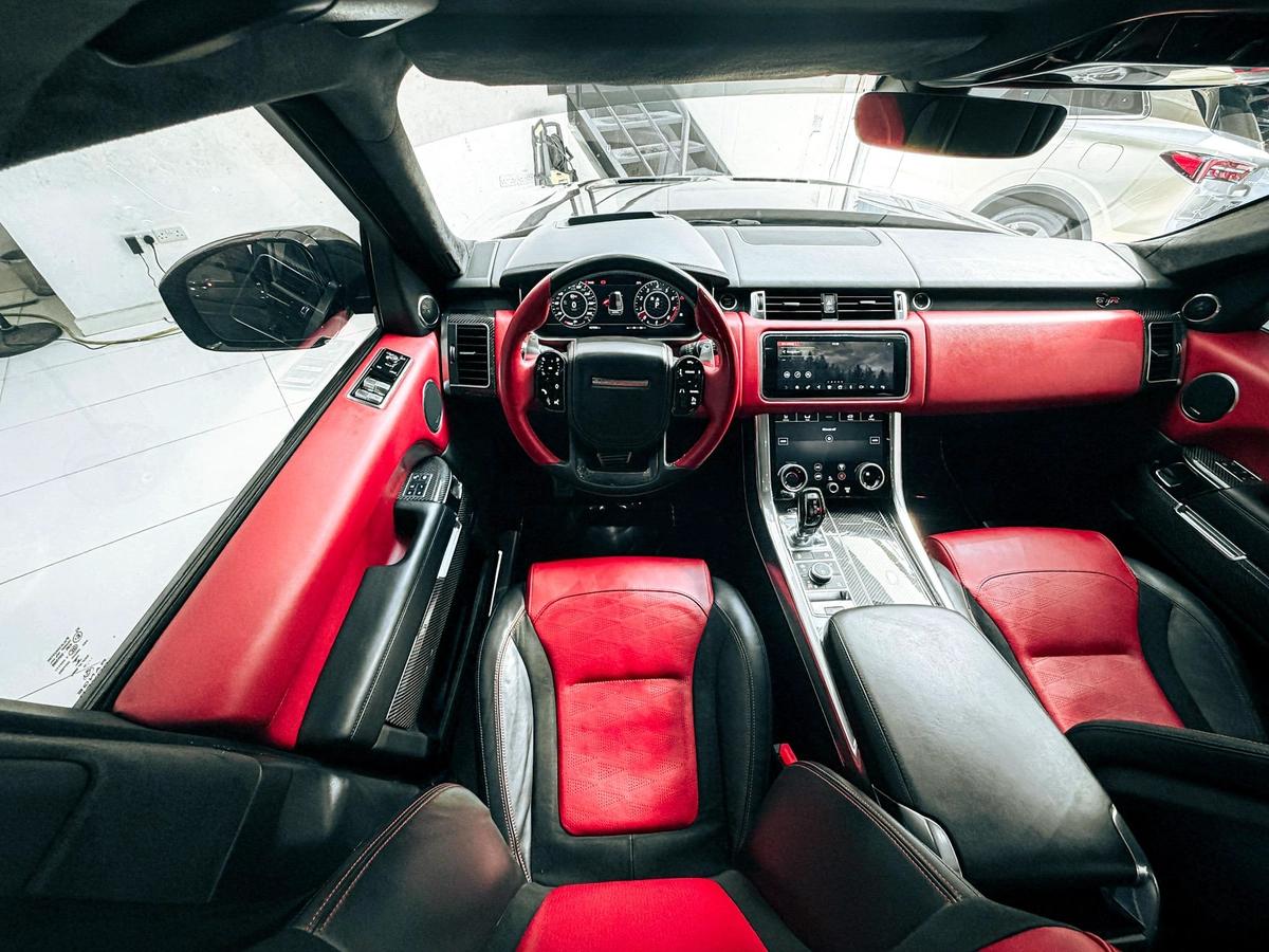 Massive Price Drop!!! // AED 3,900 // 20% DP // 2019 Range Rover SVR-5-5