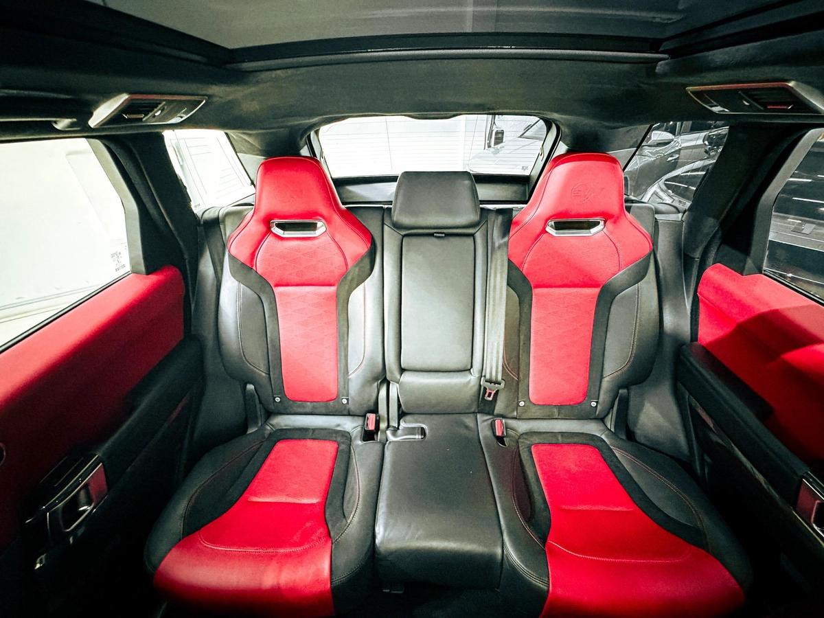 Massive Price Drop!!! // AED 3,900 // 20% DP // 2019 Range Rover SVR-4-4