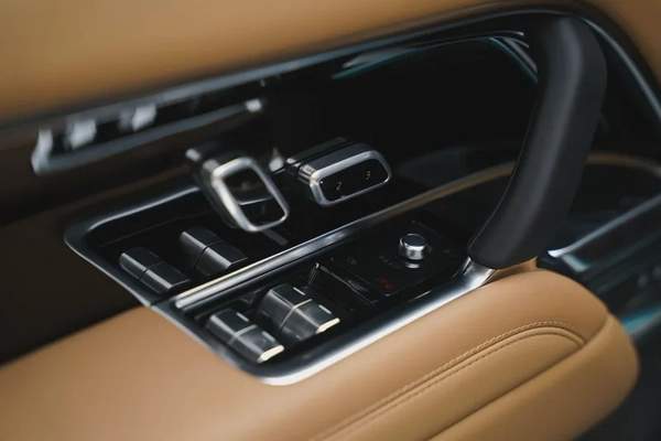 2025 RANGE ROVER HSE P400 WITH WARRANTY