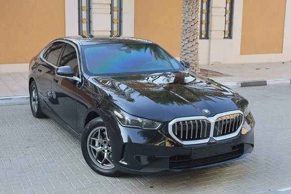 BMW 530I-2025-3000KM-GCC SPECS-UNDER WARRANTY SERVICE -EXCELLENT CONDITION