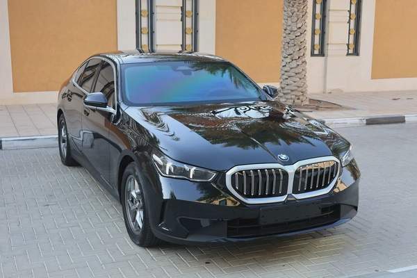 BMW 530I-2025-3000KM-GCC SPECS-UNDER WARRANTY SERVICE -EXCELLENT CONDITION