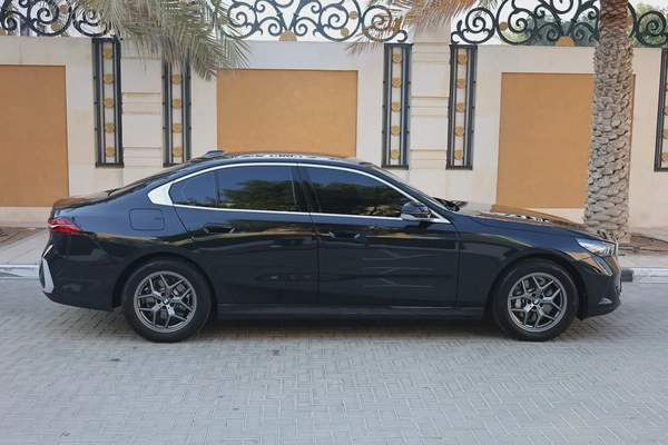 BMW 530I-2025-3000KM-GCC SPECS-UNDER WARRANTY SERVICE -EXCELLENT CONDITION