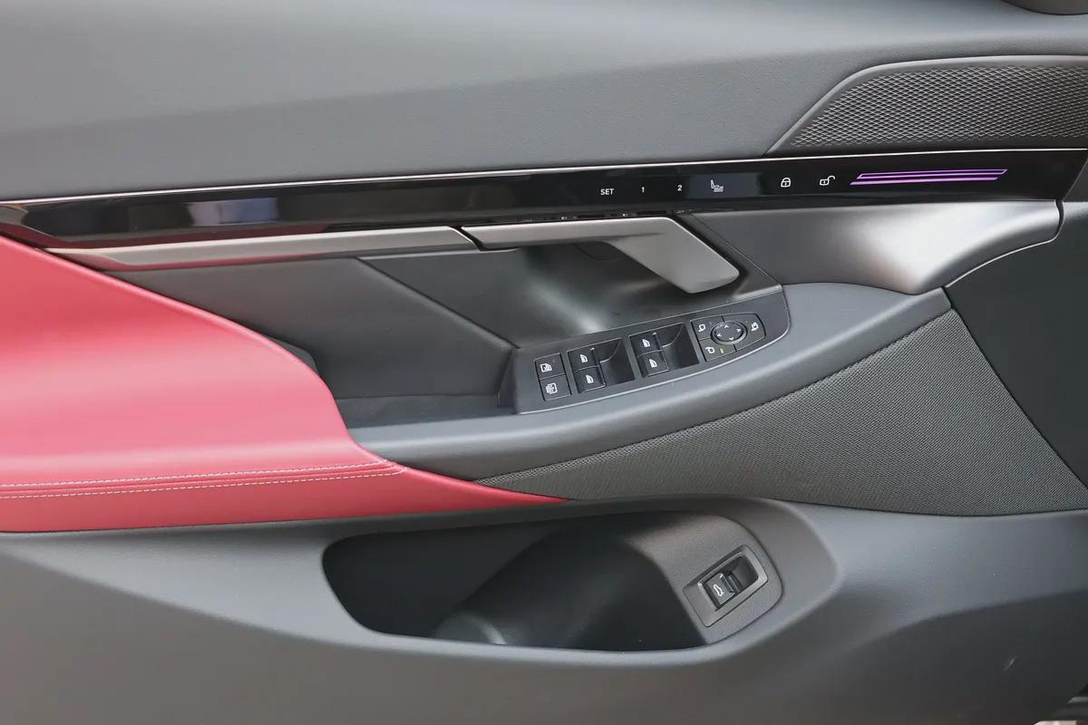 BMW 530I-2025-3000KM-GCC SPECS-UNDER WARRANTY SERVICE -EXCELLENT CONDITION-9-9