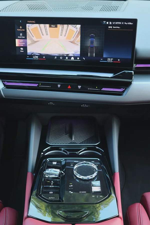 BMW 530I-2025-3000KM-GCC SPECS-UNDER WARRANTY SERVICE -EXCELLENT CONDITION