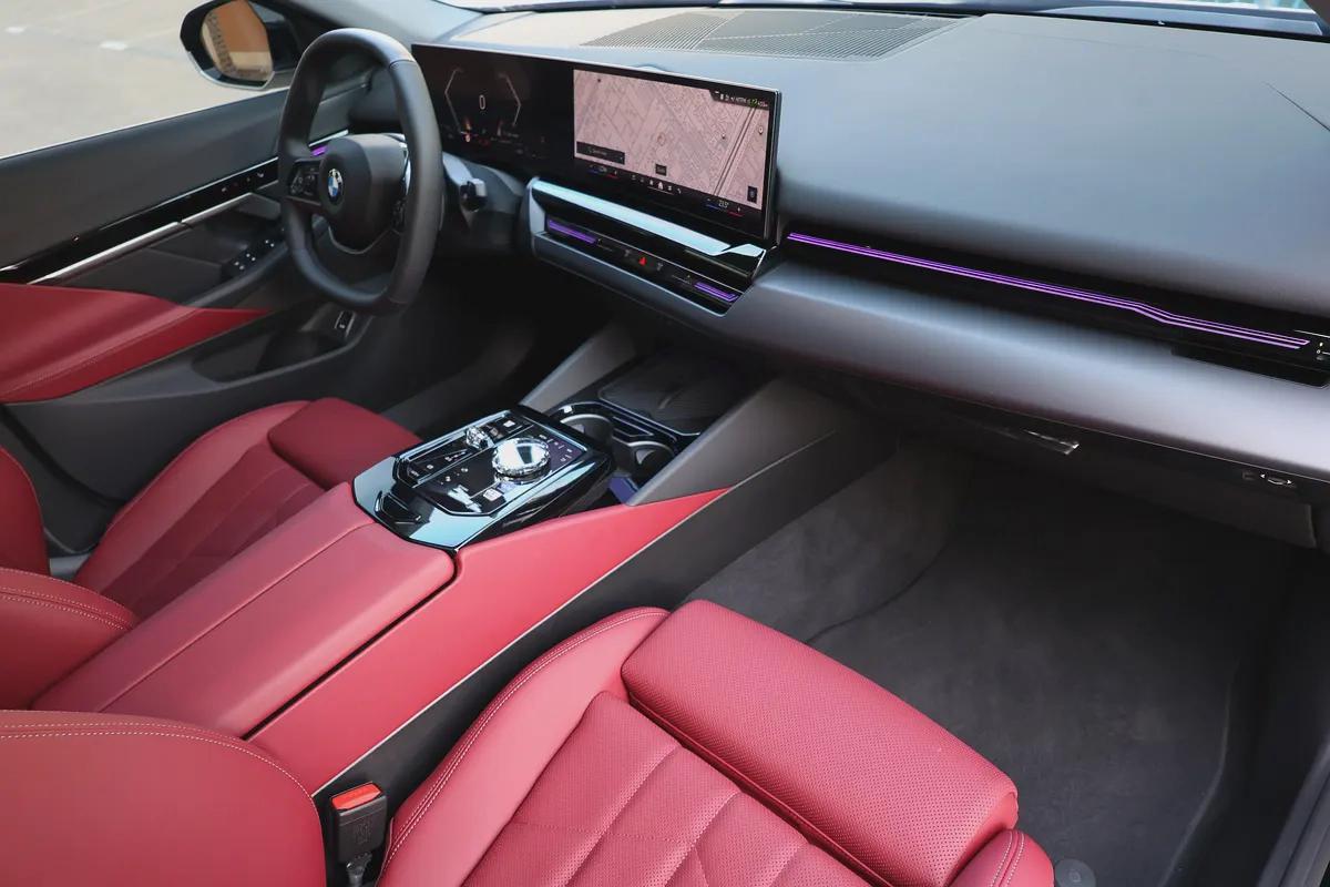 BMW 530I-2025-3000KM-GCC SPECS-UNDER WARRANTY SERVICE -EXCELLENT CONDITION-16-16