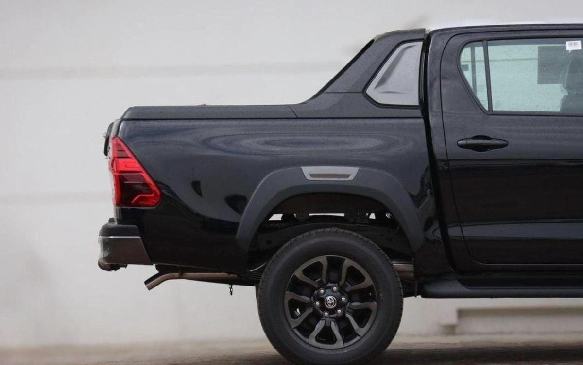 Toyota Hilux Toyota Hilux Adventure 4.0L petrol 2025 in UAE- Black-3-3
