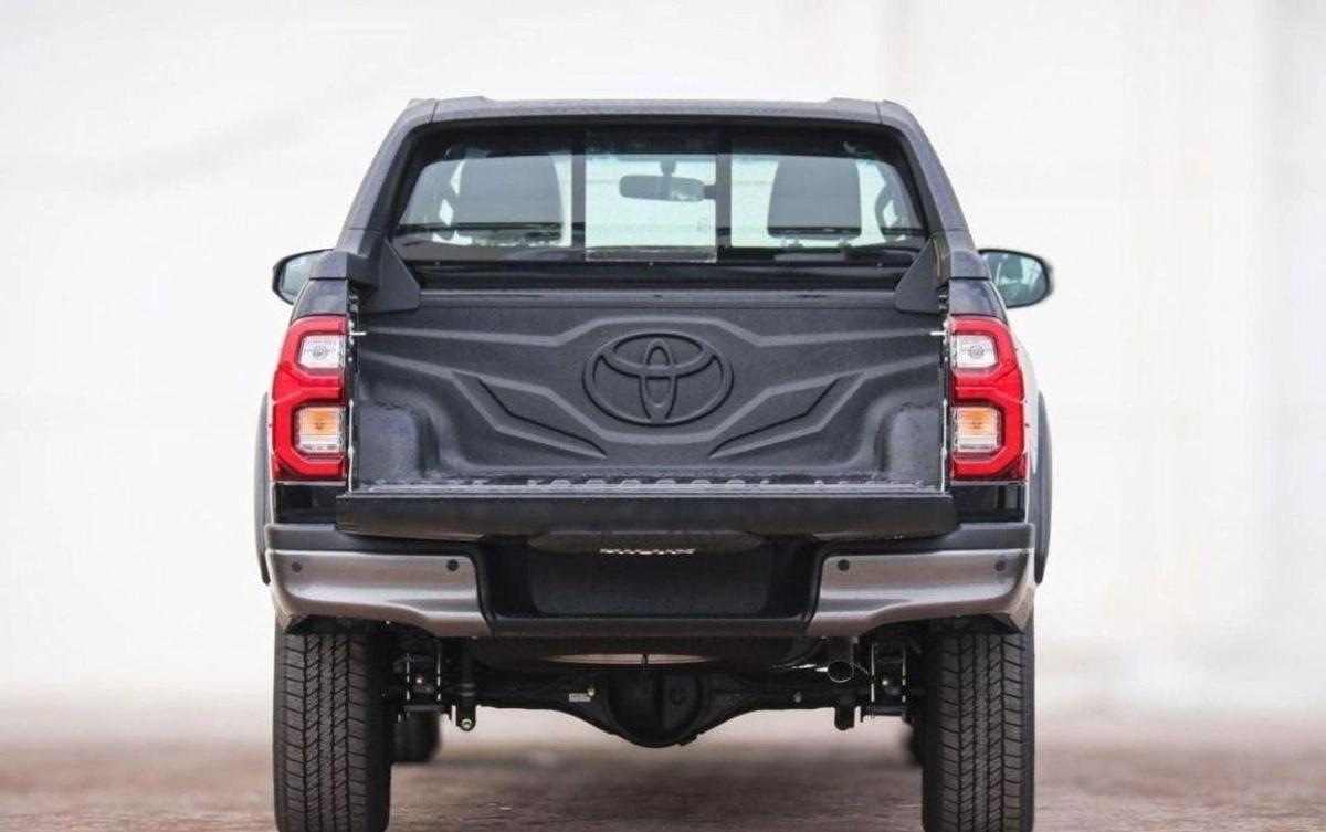 Toyota Hilux Toyota Hilux Adventure 4.0L petrol 2025 in UAE- Black-4-4