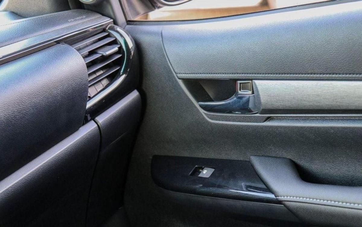 Toyota Hilux Toyota Hilux Adventure 4.0L petrol 2025 in UAE- Black-10-10