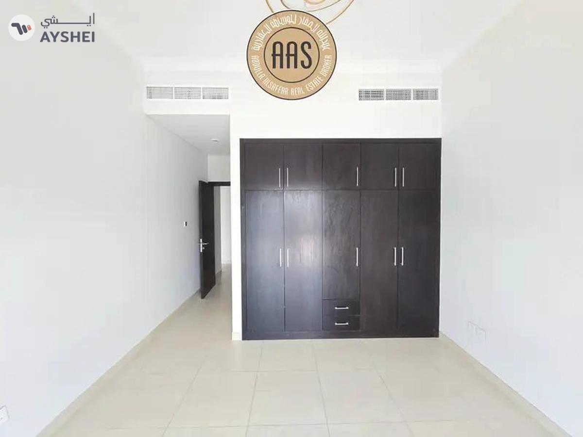 Huge 3bhk villa with maid room 5bathrooms in 265k balcony wardrobes 1parking free-6-6