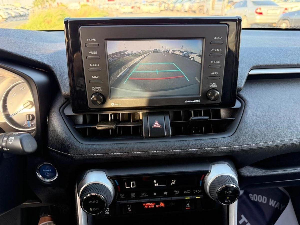 Toyota RAV4 Hybrid XLE 2.5L-7-7