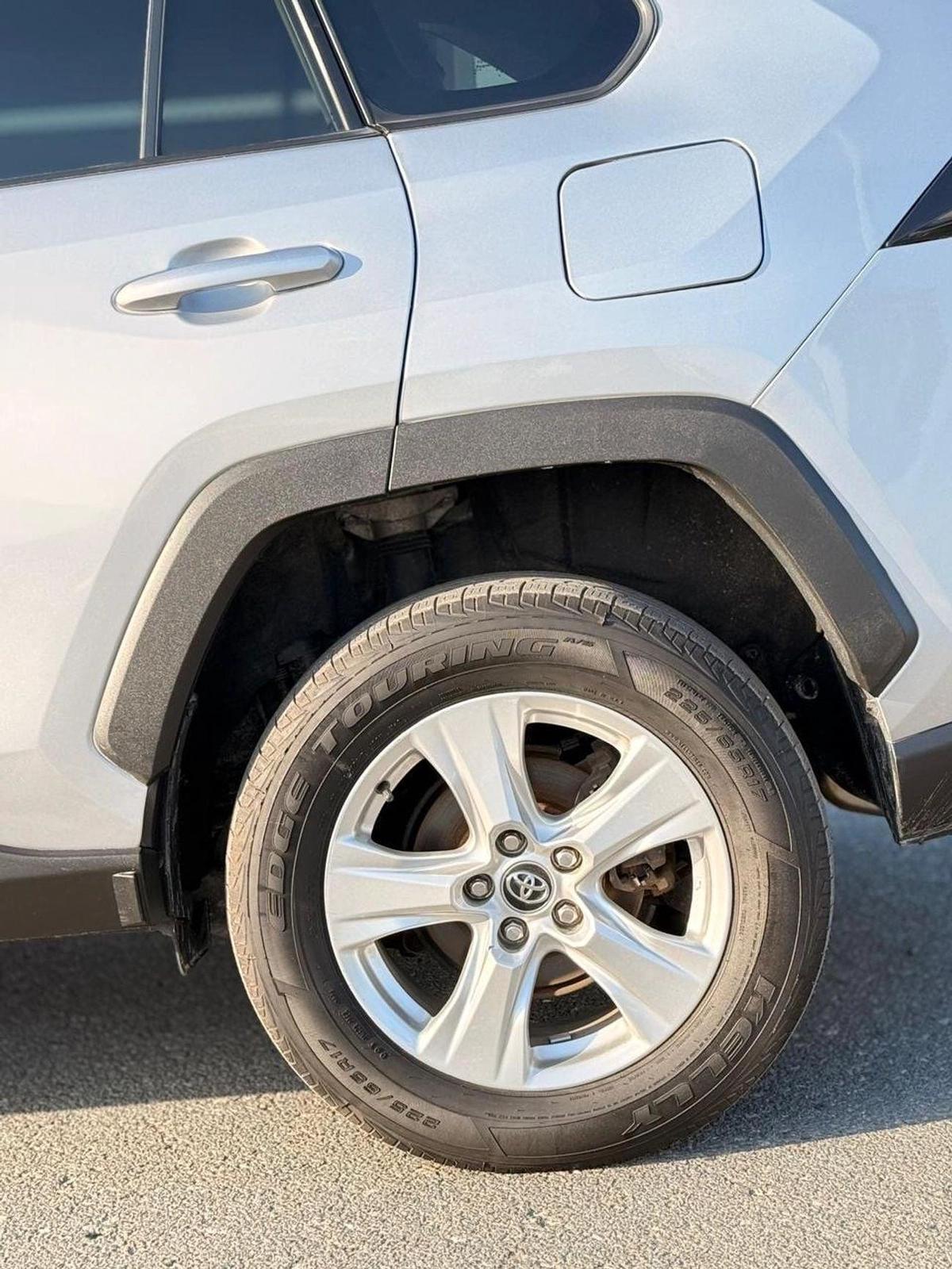 Toyota RAV4 Hybrid XLE 2.5L-10-10