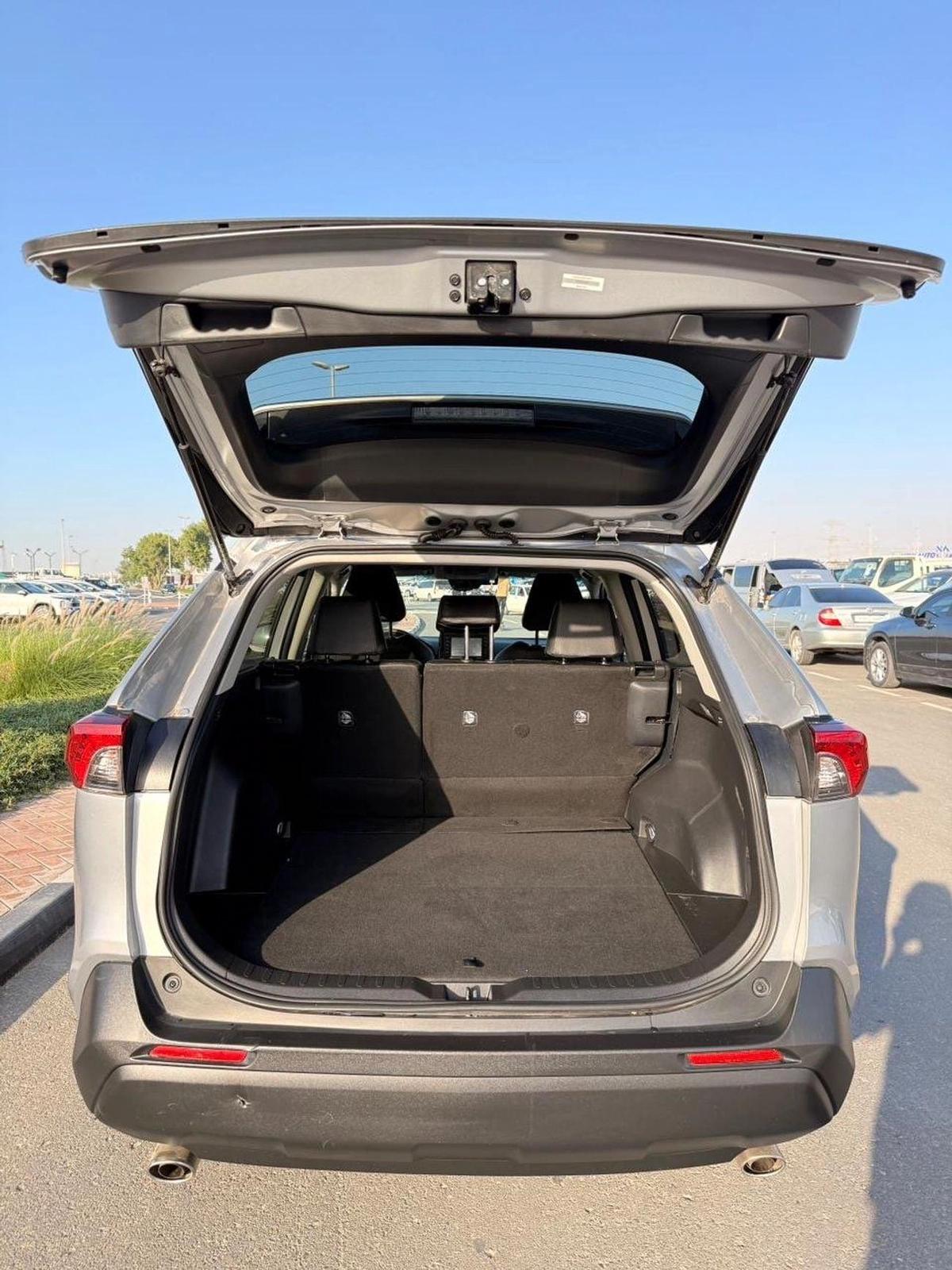 Toyota RAV4 Hybrid XLE 2.5L-20-20