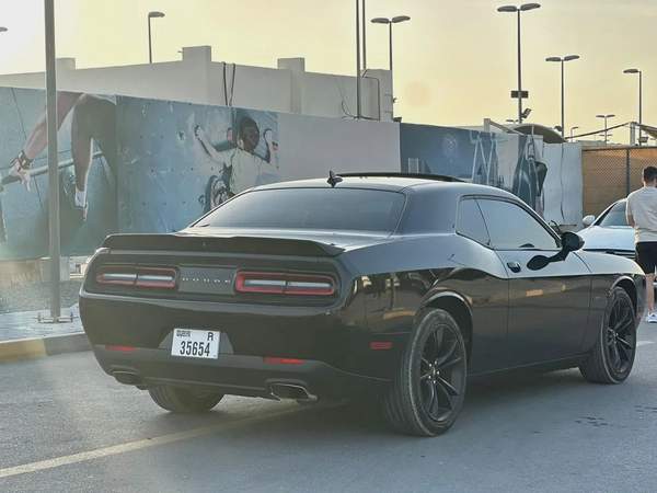 دودج تشالنجر 2018 مواصفات امريكية هيمي 5.7 بحالة جيدة