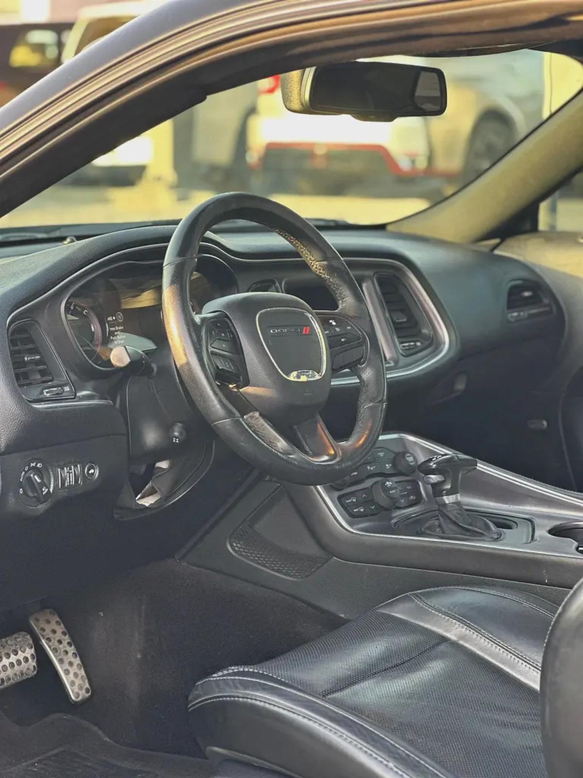 دودج تشالنجر 2018 مواصفات امريكية هيمي 5.7 بحالة جيدة-7-7