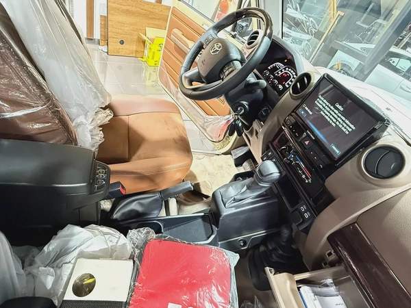 TOYOTA LC79 AT SC 4.0L FULL 2025YM تويوتا بيك اب غماره بنزين فل