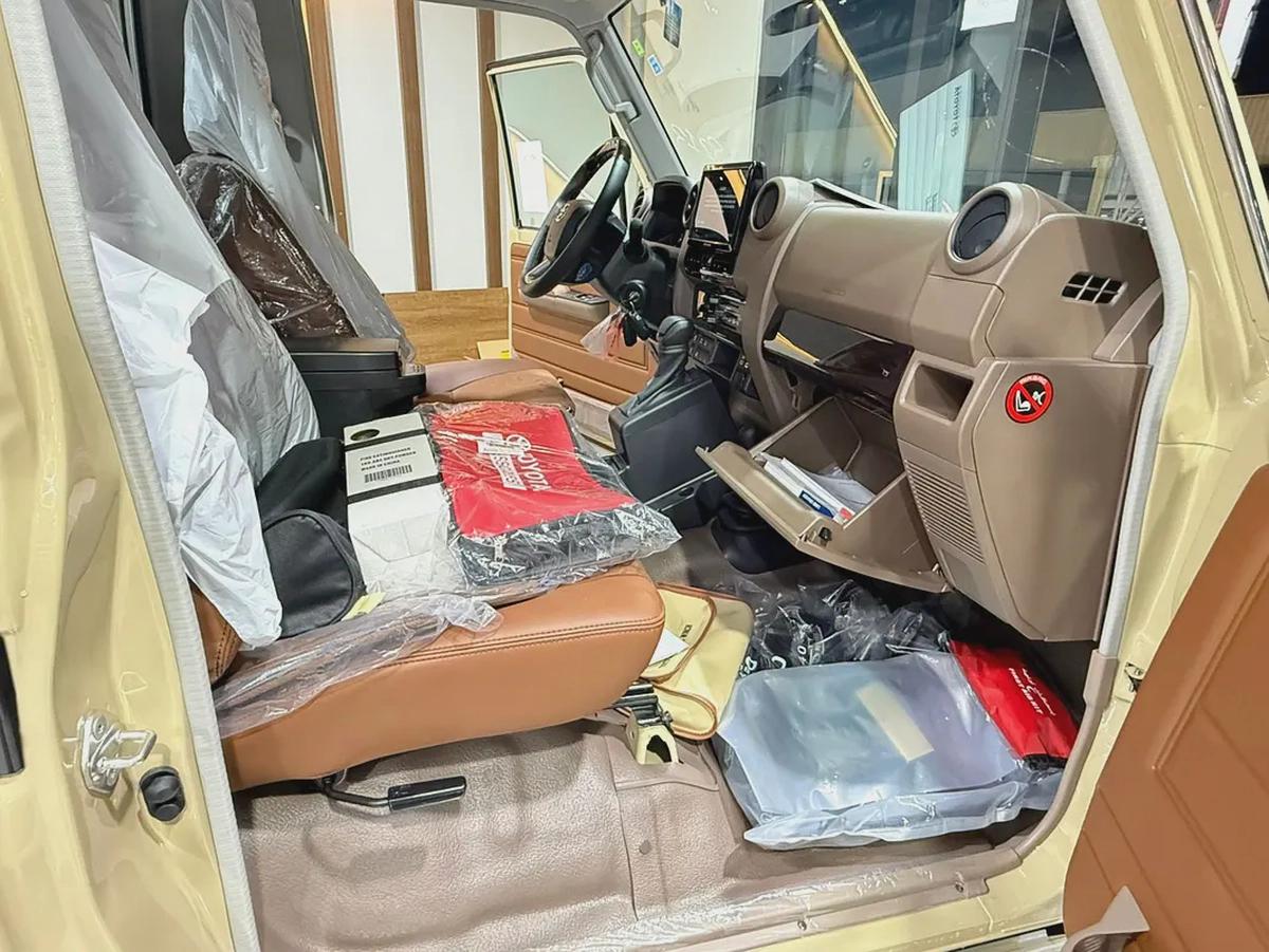 TOYOTA LC79 AT SC 4.0L FULL 2025YM تويوتا بيك اب غماره بنزين فل-12-12