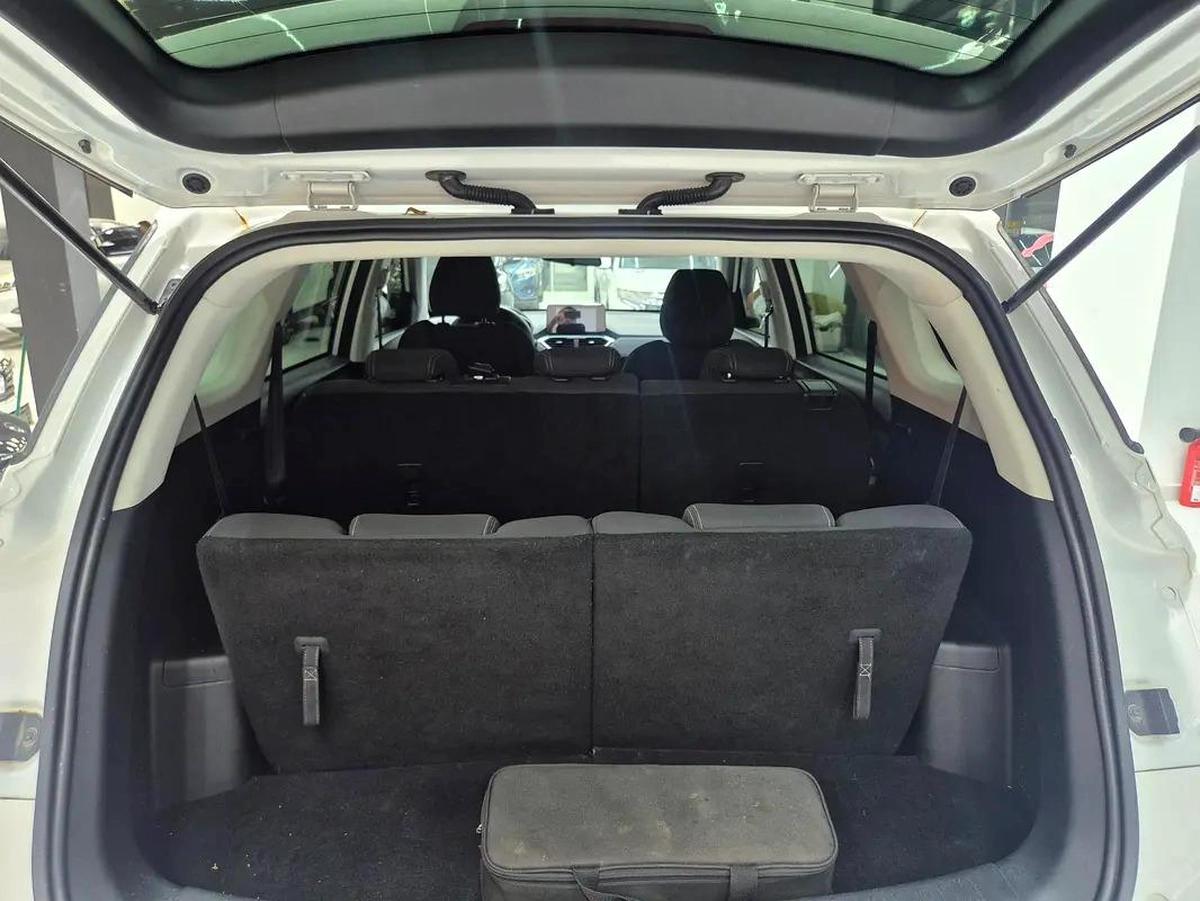 Chevrolet Captiva Gcc Mid option-7-7