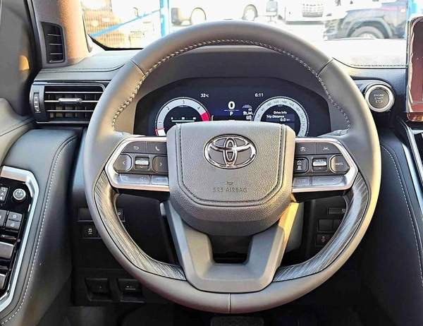 Toyota Land Cruiser VXR | TWIN TURBO | AERO KIT | 3.3L V6 DIESEL | 360* CAMERA WIH HEADUP DISPLAY | JBL SPEAKERS | PWR