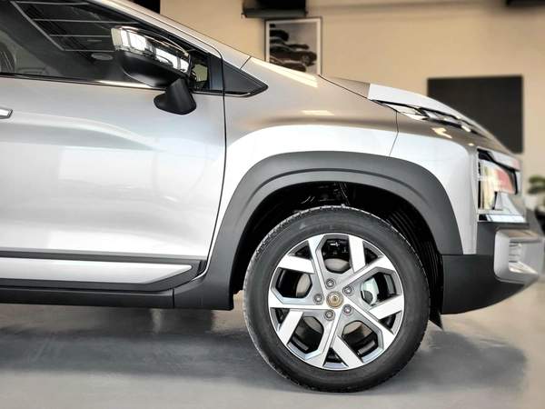 Mitsubishi xpander Cross 1.5L 2025 (silver)